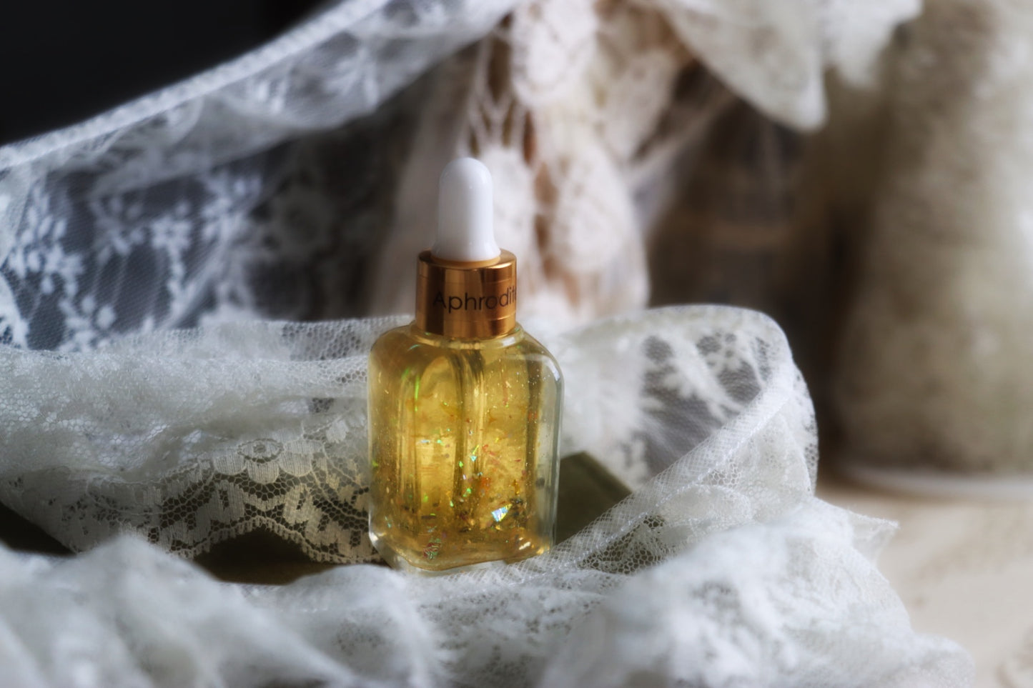 Aphrodite Parfum: Art of Self-adoration. Heal body image. Activate Magnetic Field
