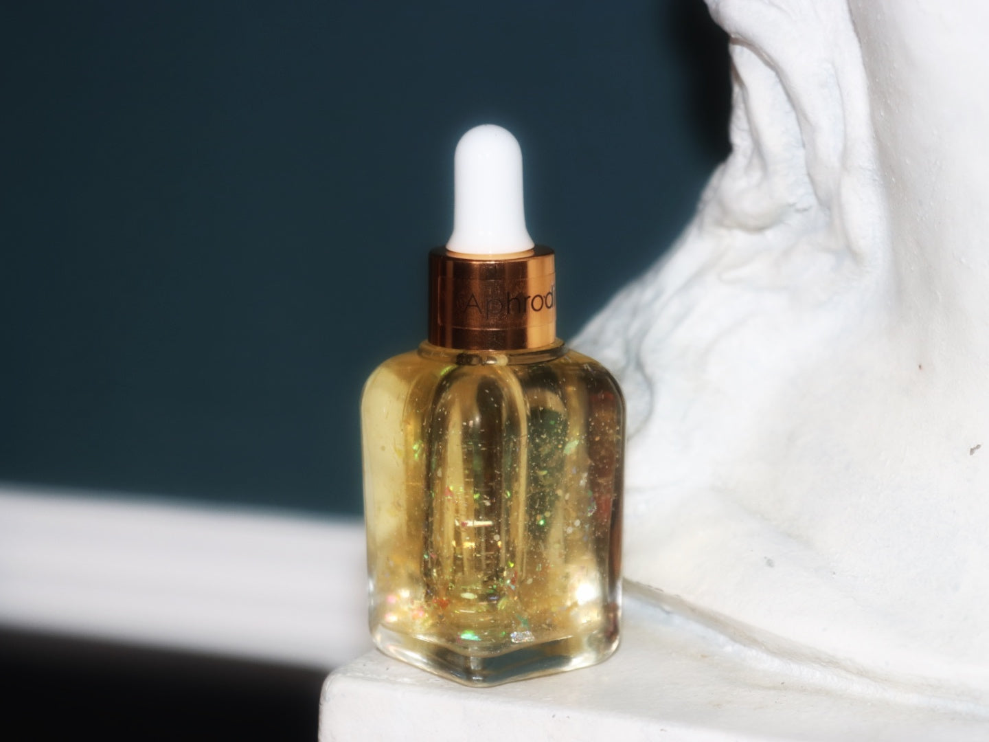 Aphrodite Parfum: Art of Self-adoration. Heal body image. Activate Magnetic Field