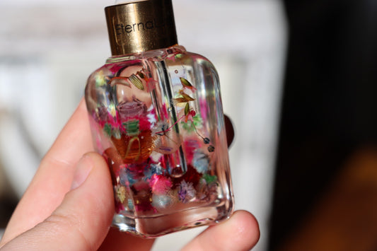 EternaLure, Love Activator:
Attract love. Heal patterns. Embody the frequency of devotion.