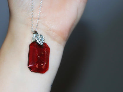 Crimson Mystery Amulet - alluring and mysterious energy